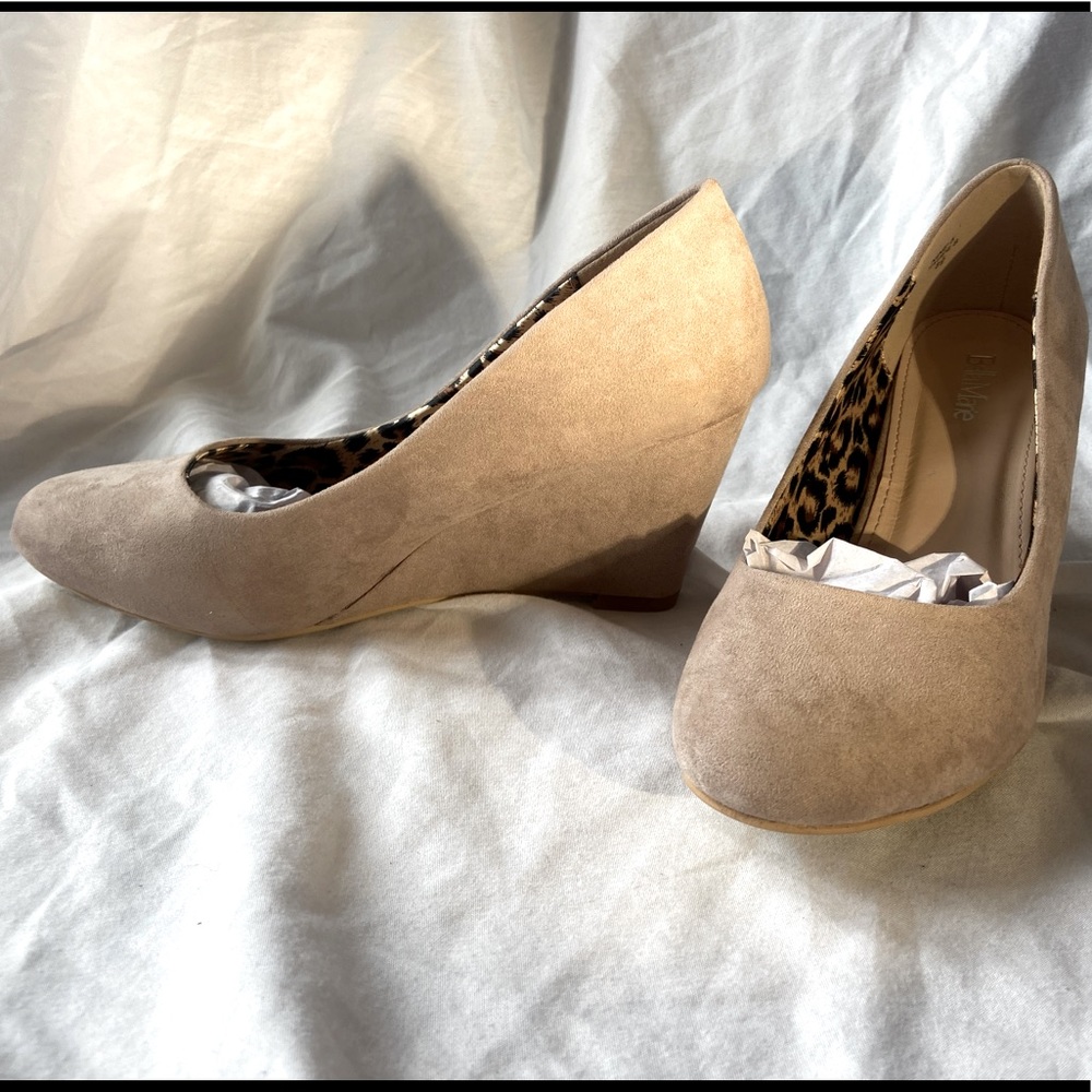Bella Marie NEW women wedge size 8.5